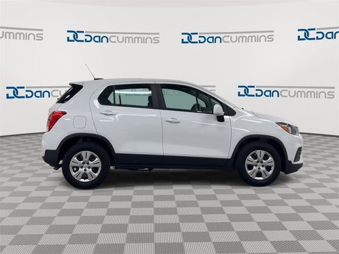 Used 2019 Chevrolet Trax LS image 9