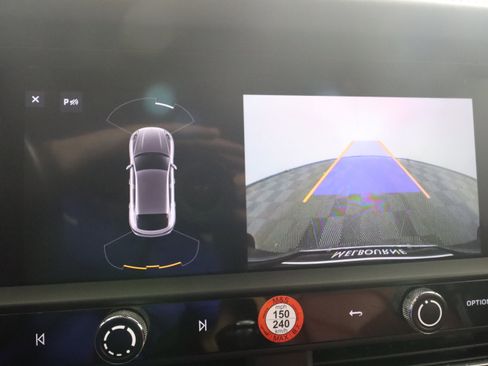 Certified 2023 Porsche Macan image 24