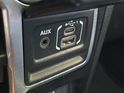 Certified 2025 Jeep Gladiator Sport AWD/4WD image 24