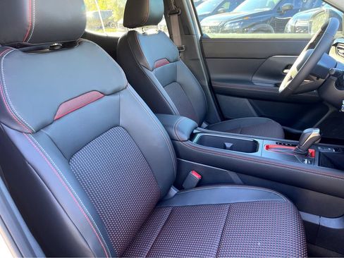 Used 2025 Nissan Kicks SR FWD image 4