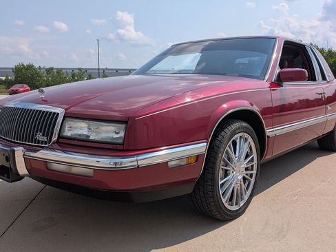 Used 1990 Buick Riviera Coupe FWD image 3