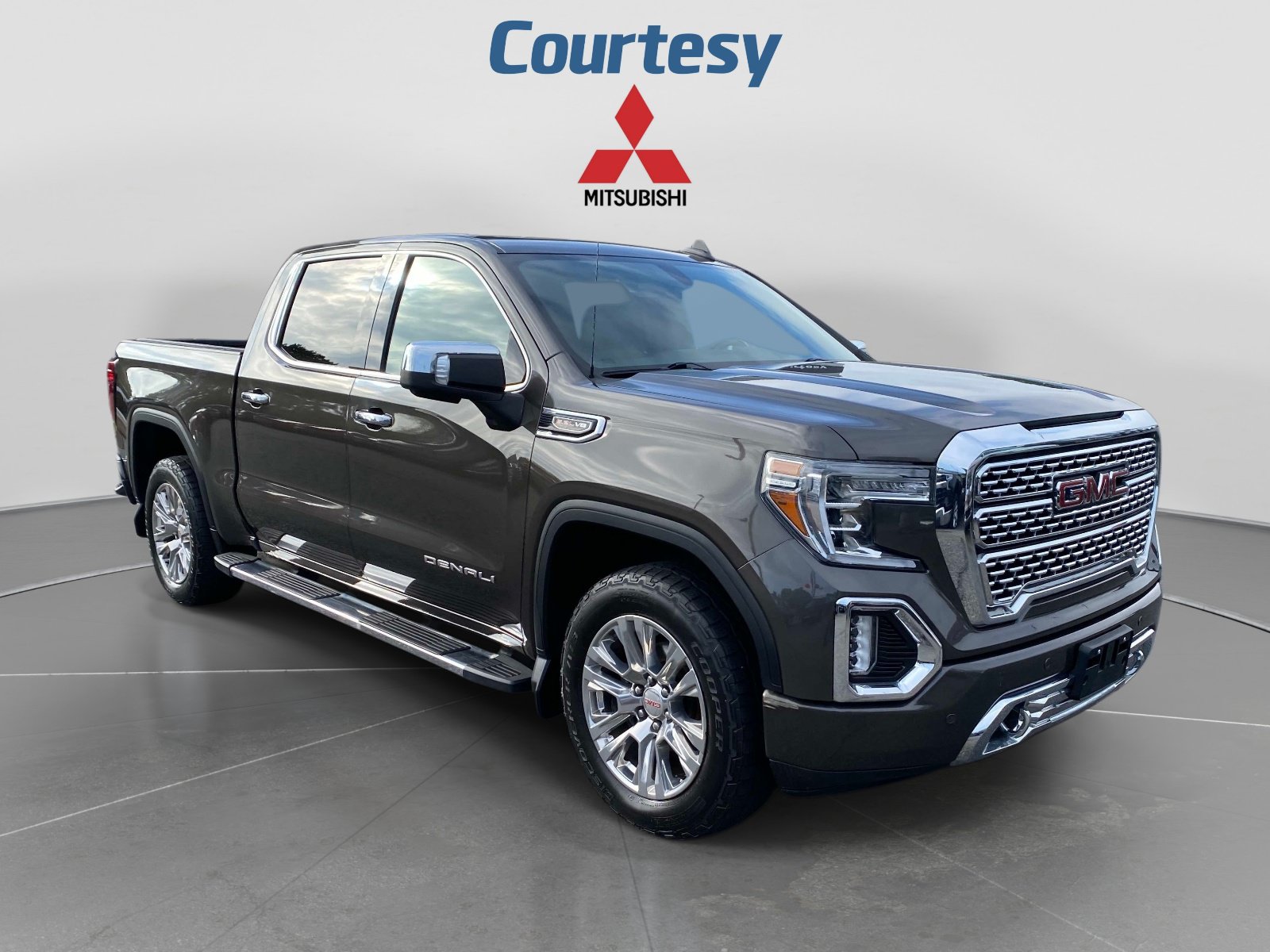Used 2019 GMC Sierra 1500 Denali w/ LPO, GMC Protection Package AWD/4WD image 9