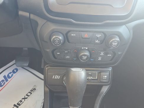 Used 2021 Jeep Renegade Sport image 11