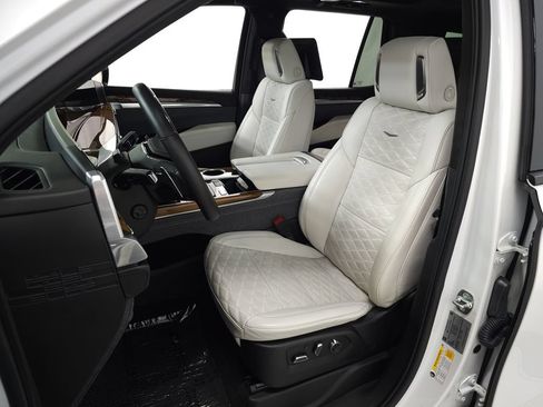 Used 2025 Cadillac Escalade Sport Platinum AWD/4WD image 20