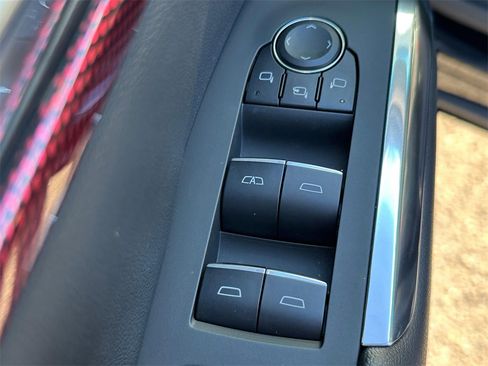 Used 2025 Chevrolet Traverse RS image 22