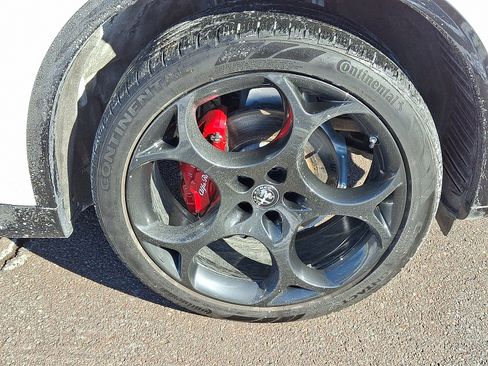 Used 2024 Alfa Romeo Stelvio Veloce image 8