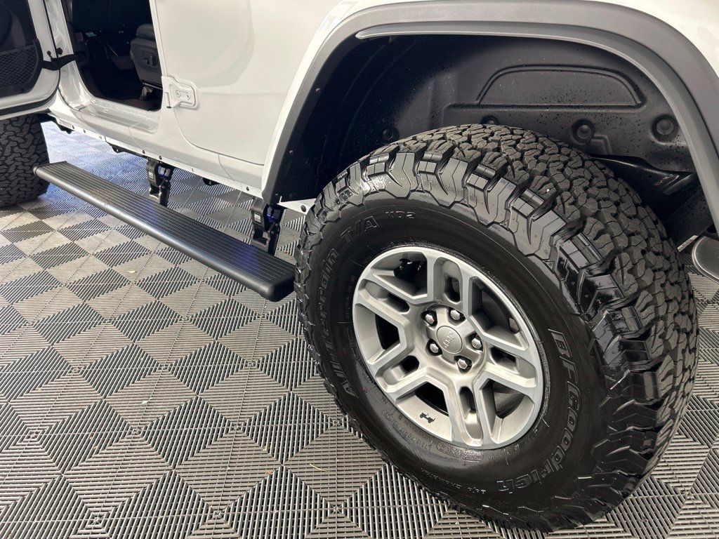 Used 2025 Jeep Wrangler Unlimited Rubicon AWD/4WD image 9