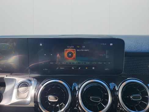Used 2020 Mercedes-Benz GLB 250 4MATIC image 20