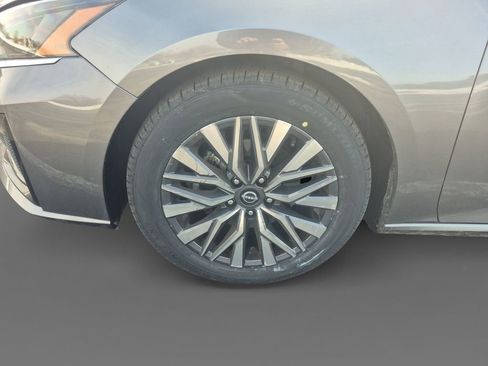Used 2023 Nissan Altima 2.5 SV FWD image 13