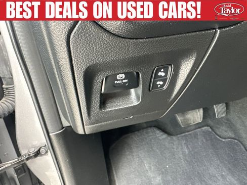 Used 2022 RAM 1500 Big Horn AWD/4WD image 32