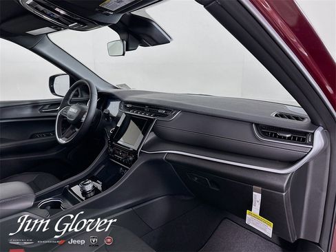 Used 2025 Jeep Grand Cherokee L Altitude image 21
