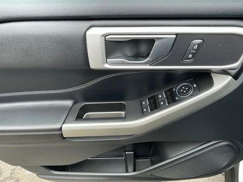 Used 2022 Ford Explorer XLT w/ Equipment Group 202A image 10