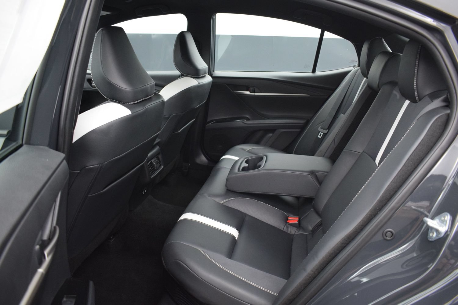 Used 2025 Toyota Camry SE FWD image 12