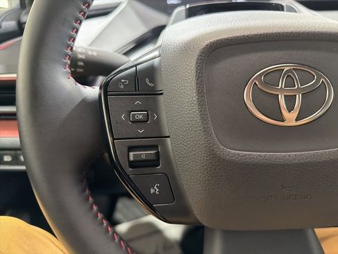 Used 2026 Toyota Prius Plug-In Hybrid FWD image 24