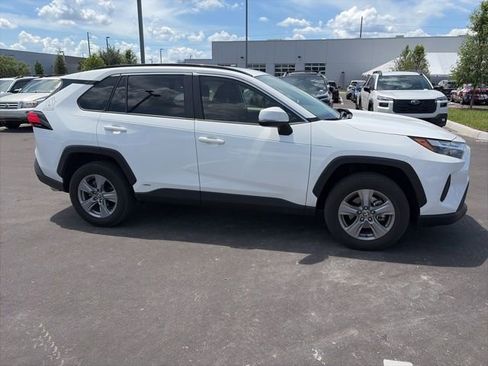 Used 2023 Toyota RAV4 XLE AWD/4WD image 4