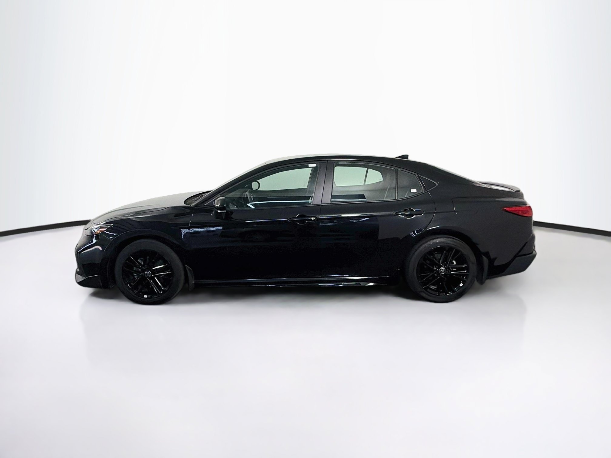 Used 2026 Toyota Camry SE w/ Convenience Package FWD image 4
