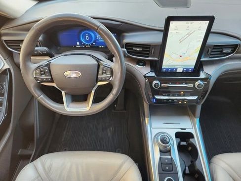 Used 2023 Ford Explorer Platinum w/ Premium Technology Package image 30