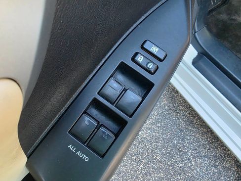 Used 2012 Lexus CT 200h Premium image 10