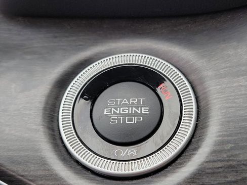 Certified 2023 Jeep Grand Cherokee Limited image 12