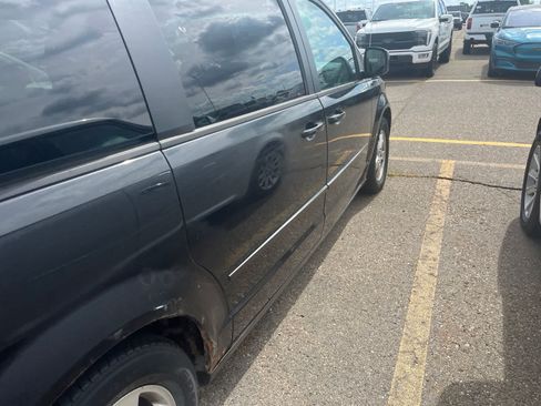 Used 2012 Dodge Grand Caravan SXT FWD image 16