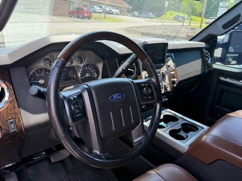 Used 2015 Ford F250 Platinum w/ FX4 Off-Road Package AWD/4WD image 40