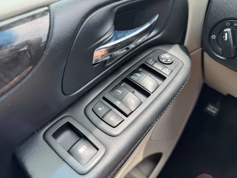 Used 2016 Dodge Grand Caravan SXT image 24