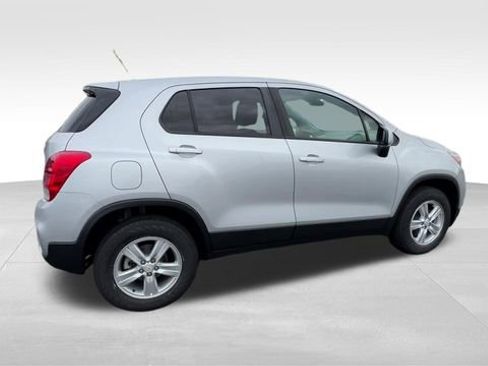 Certified 2021 Chevrolet Trax LS w/ Tint and Cruise Package AWD/4WD image 8