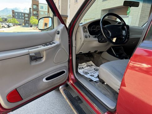 Used 2000 Ford Explorer XLS AWD/4WD image 14