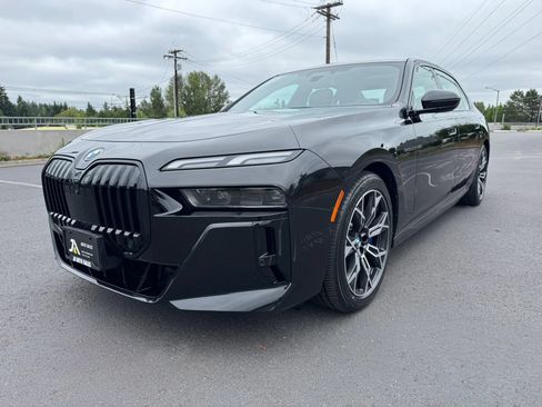 Used 2023 BMW i7 xDrive60 AWD/4WD image 4