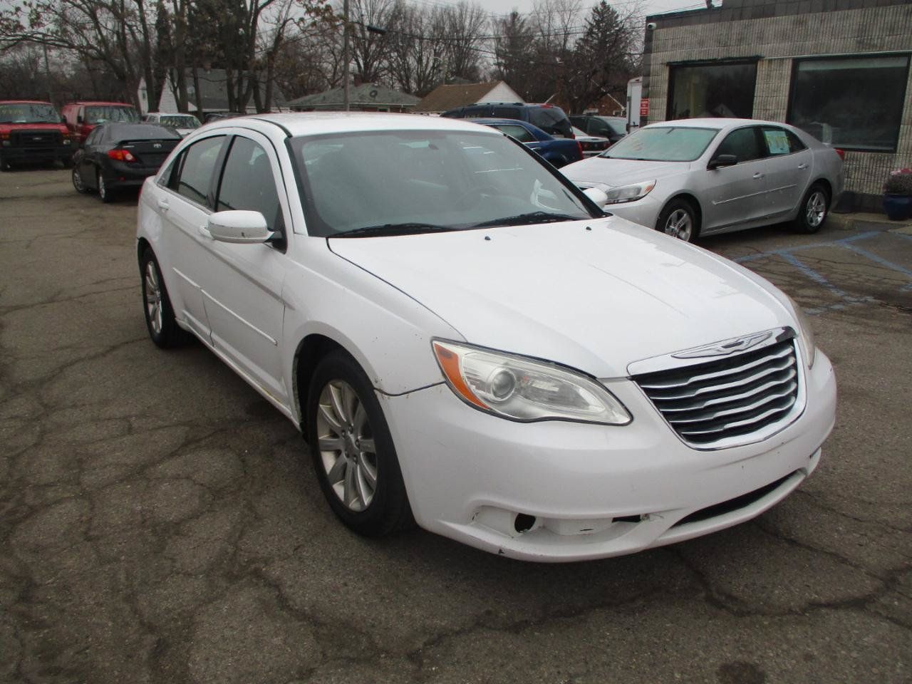 Used 2013 Chrysler 200 Touring FWD image 1
