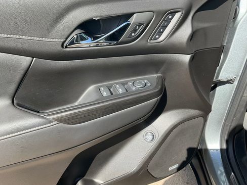Used 2023 GMC Acadia SLT w/ Elevation Edition AWD/4WD image 18