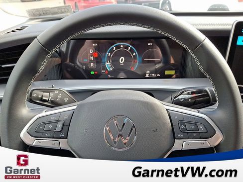 New 2025 Volkswagen Tiguan SE image 9