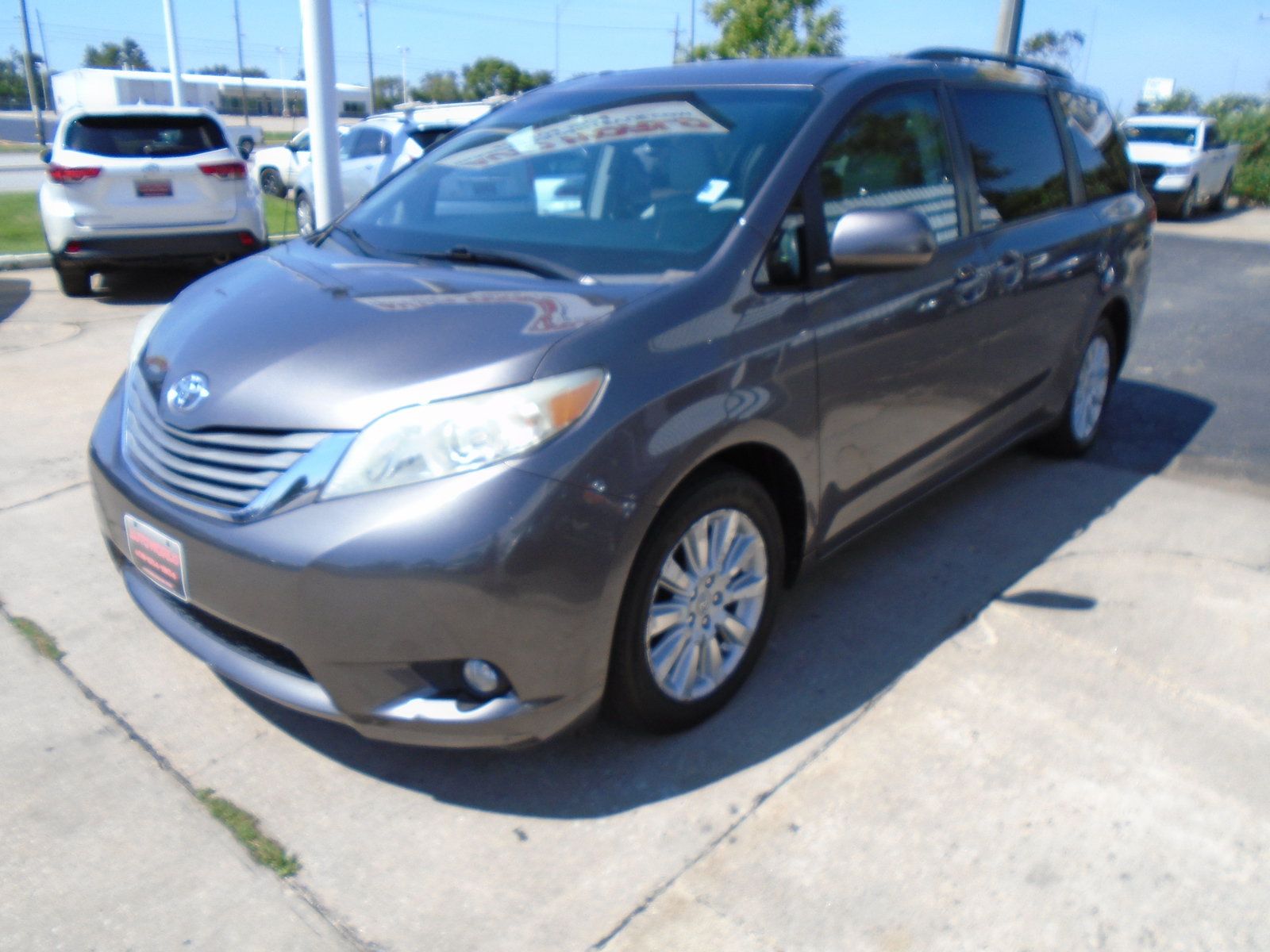 Used 2012 Toyota Sienna XLE AWD/4WD image 6