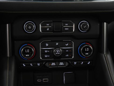 Used 2021 Chevrolet Tahoe Premier w/ Premium Package AWD/4WD image 21