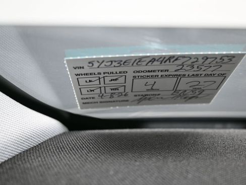 Used 2024 Tesla Model 3 Standard Range image 9