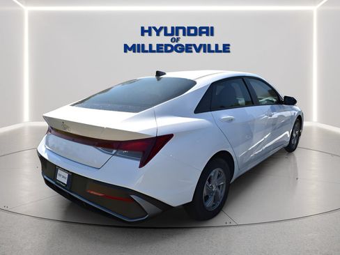 New 2026 Hyundai Elantra SE FWD image 4
