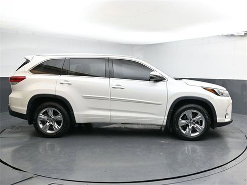 Used 2017 Toyota Highlander Limited image 15