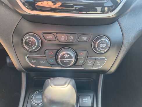 Used 2021 Jeep Cherokee Limited image 10