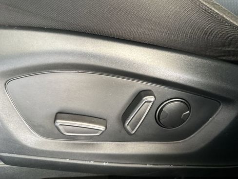 Used 2024 Ford Explorer XLT image 14