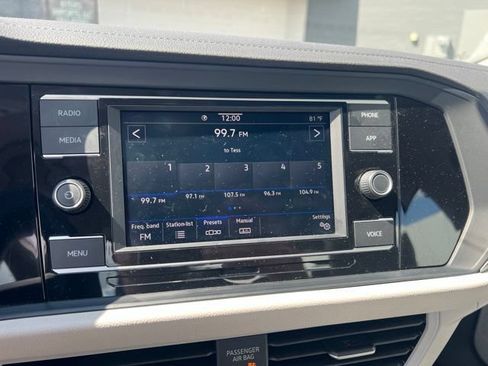 Used 2023 Volkswagen Jetta SE w/ Panoramic Sunroof Package FWD image 7