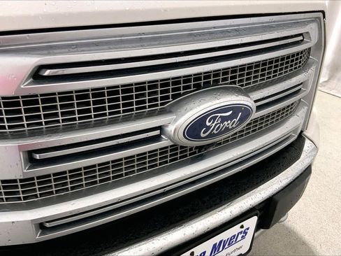 Used 2017 Ford F150 Platinum w/ Equipment Group 701A Luxury AWD/4WD image 7