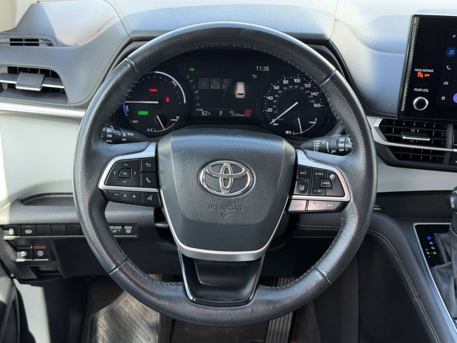 Used 2025 Toyota Sienna XLE FWD image 11