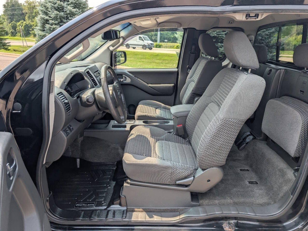 Used 2012 Nissan Frontier SV AWD/4WD image 14