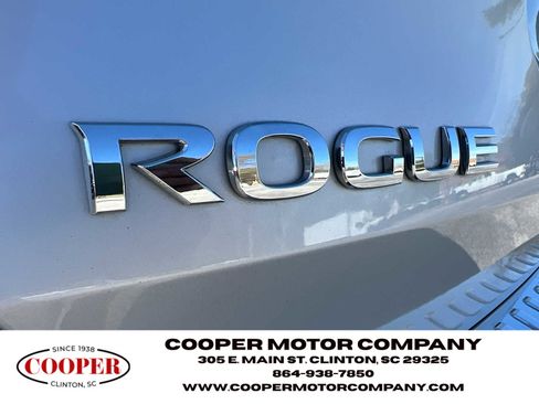 Used 2018 Nissan Rogue SV w/ Premium Package image 13