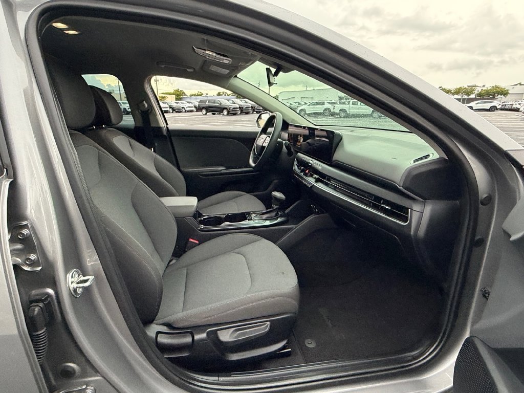 Used 2025 Kia K4 FWD image 17
