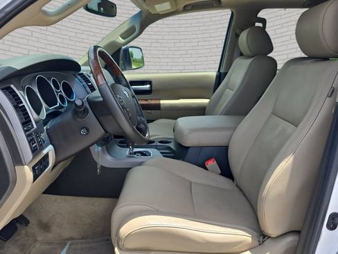 Used 2010 Toyota Sequoia Platinum RWD image 16