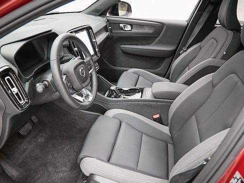 Certified 2023 Volvo C40 Recharge Core w/ Climate Package image 16