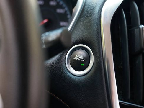 Used 2021 Chevrolet Traverse LS FWD image 27