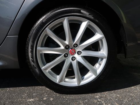 Used 2019 Jaguar XJ R-Sport image 55