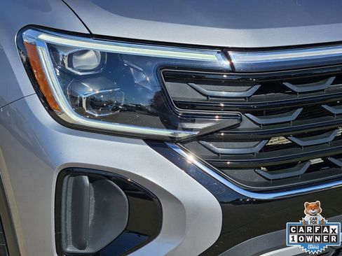 Used 2024 Volkswagen Atlas Cross Sport SE image 11